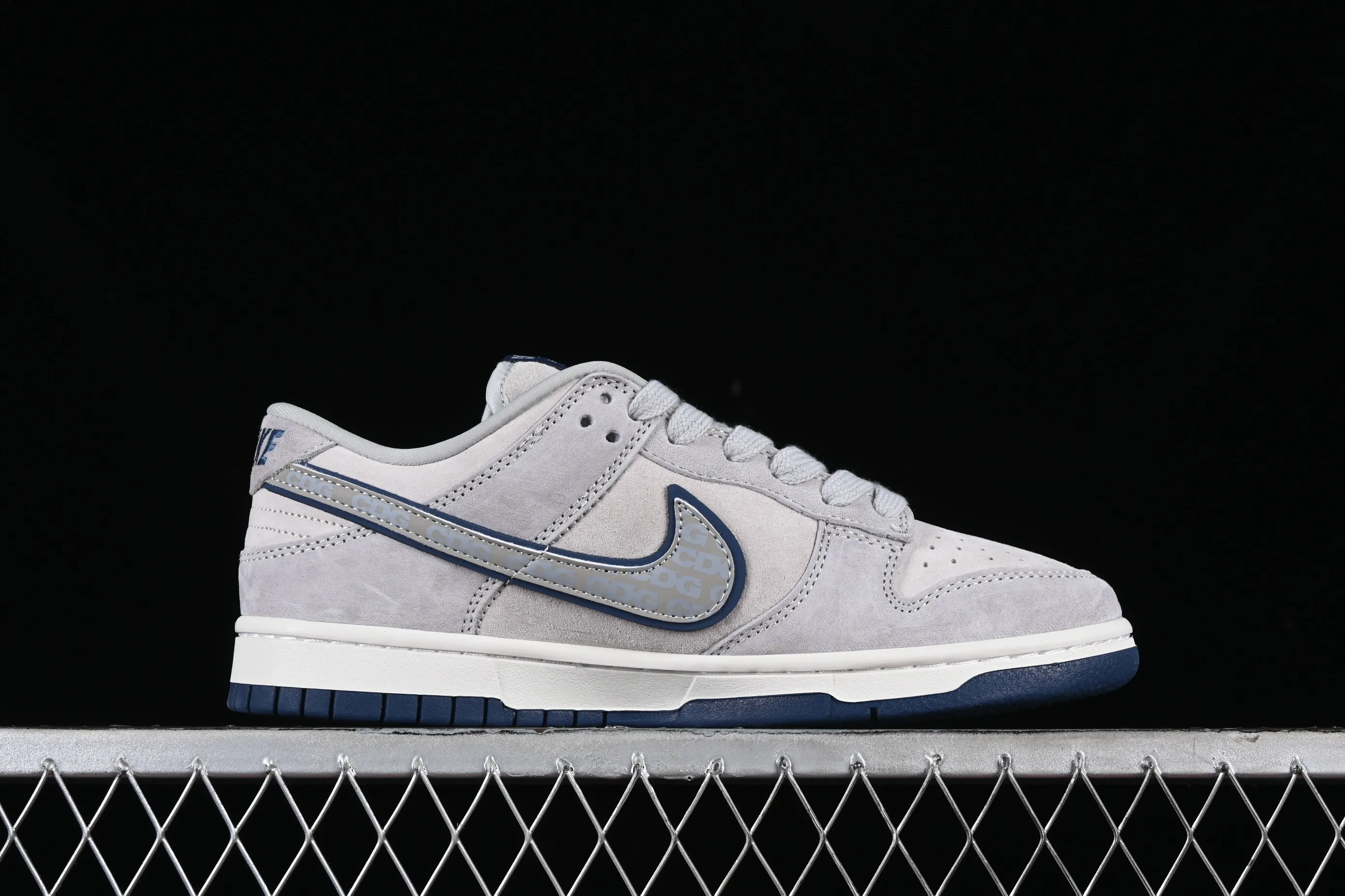 All Categories Nk SB Dunk Series Nk SB Dunk Low Low-top sneakers F version Nk Dunk Low North CDG joint-green Three-party joint SB low-top casual sneakers FC1688-179